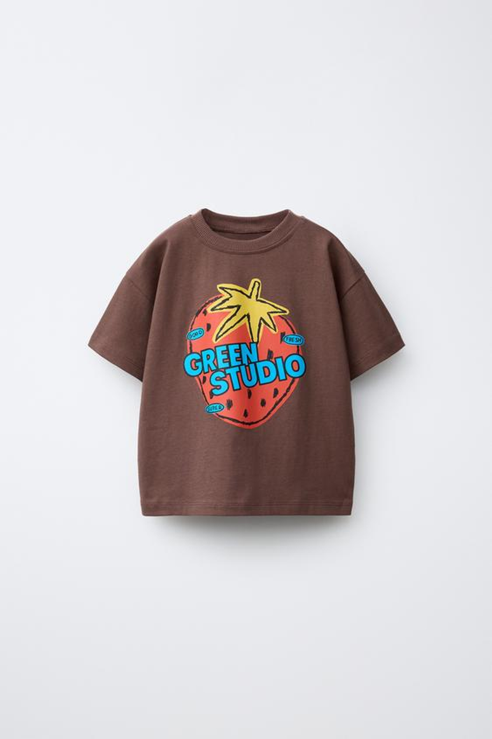 ZARA ФУТБОЛКА С ПРИНТОМ КЛУБНИКИ, ШОКОЛАДНЫЙ