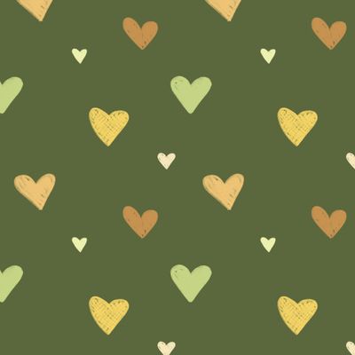 Маленькие разноцветные сердечки на зелёном