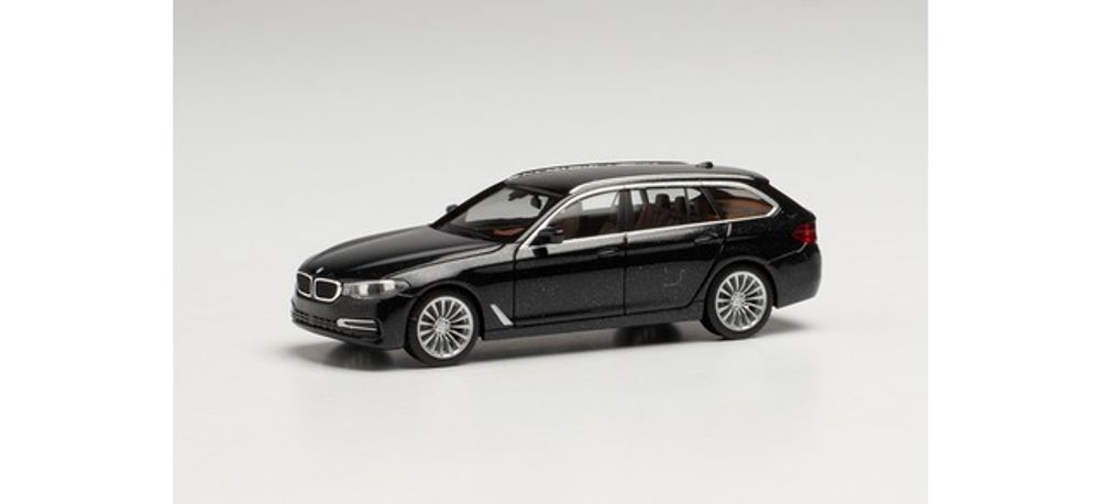 Автомобиль BMW 5er Touring, черный металлик