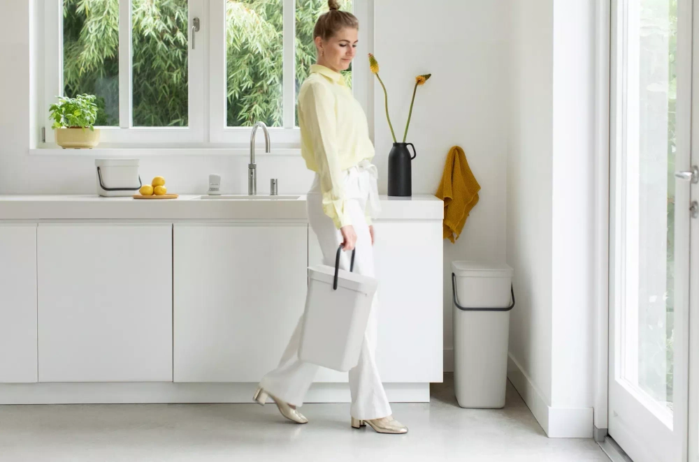 Brabantia - Контейнер для мусора Sort &amp; Go 12л Светло-серый / артикул   213281  / GTIN 8710755213281