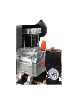 Поршневой масляный компрессор Gigant и набор пневмоинструмента LAS 24/1500K