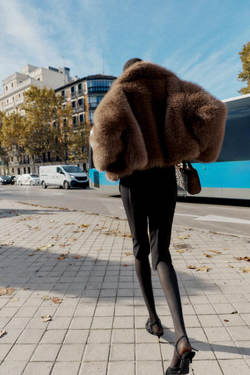 ZARA КОРОТКАЯ ШУБА ИЗ ИСКУССТВЕННОГО МЕХА, КОРИЧНЕВЫЙ