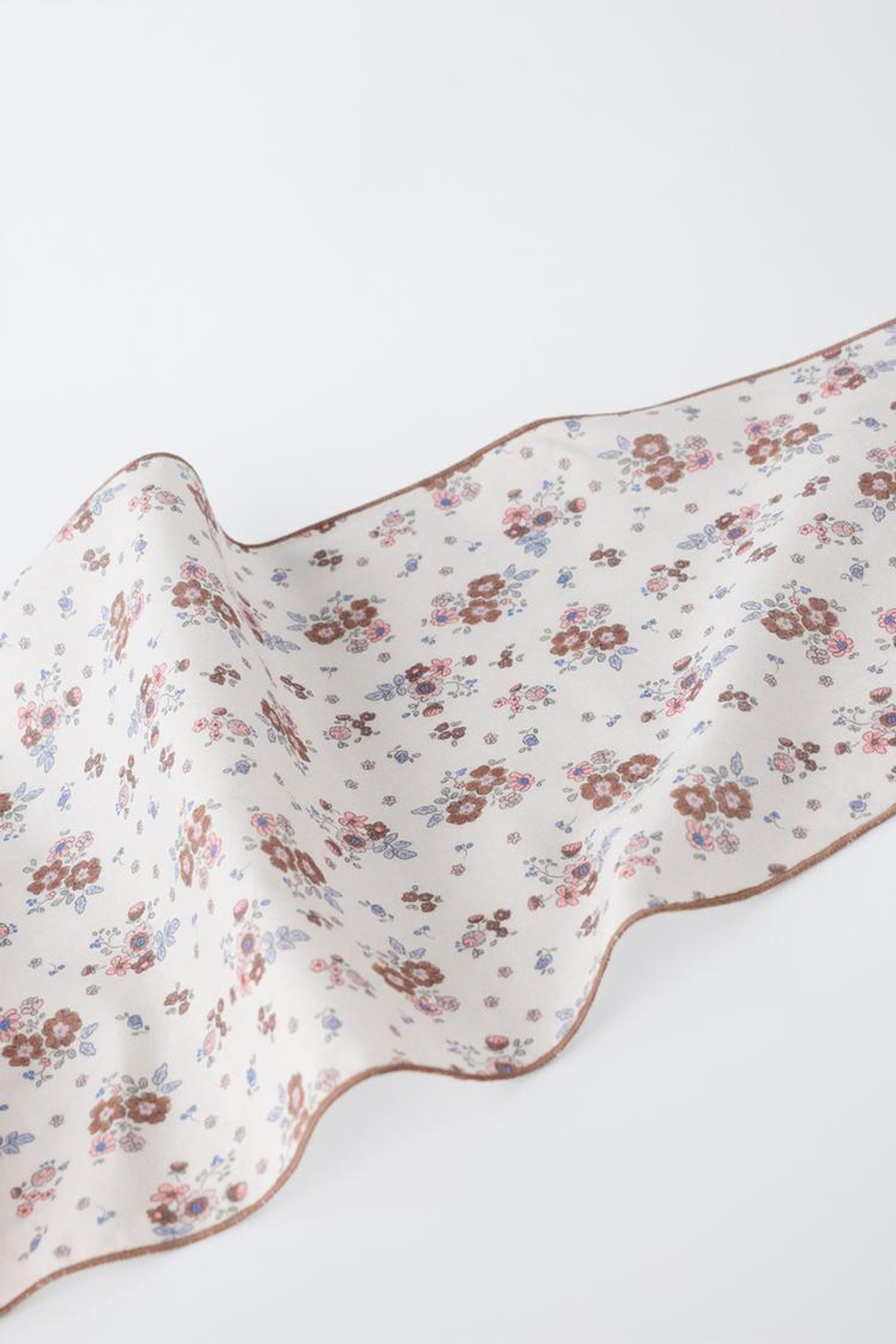 ZARA БАНДАНА С ЦВЕТОЧНЫМ ПРИНТОМ, ЭКРЮ