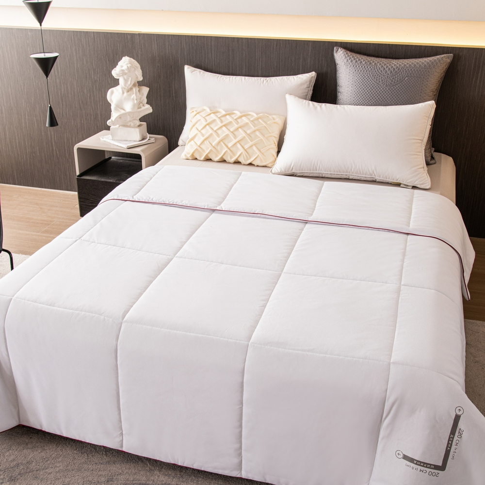 Одеяло SM Всесезонное SM001 красный кант 180*215 см