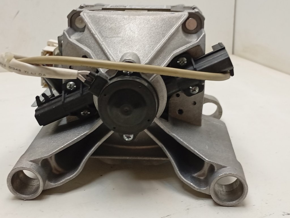 EWUC4105 кт43 Двигатель для стиральной машины Indesit 16003297200 б/у 7 контактов