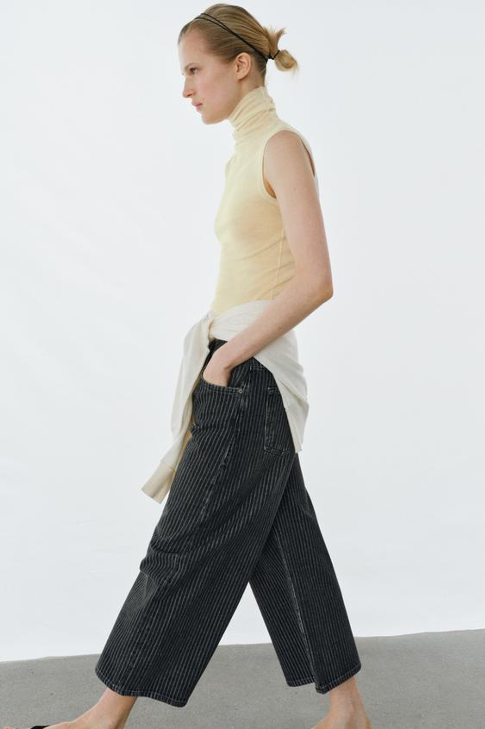 ZARA ДЖИНСЫ ZW COLLECTION КЮЛОТЫ СО СРЕДНЕЙ ПОСАДКОЙ В ПОЛОСКУ, ЧЕРНЫЙ