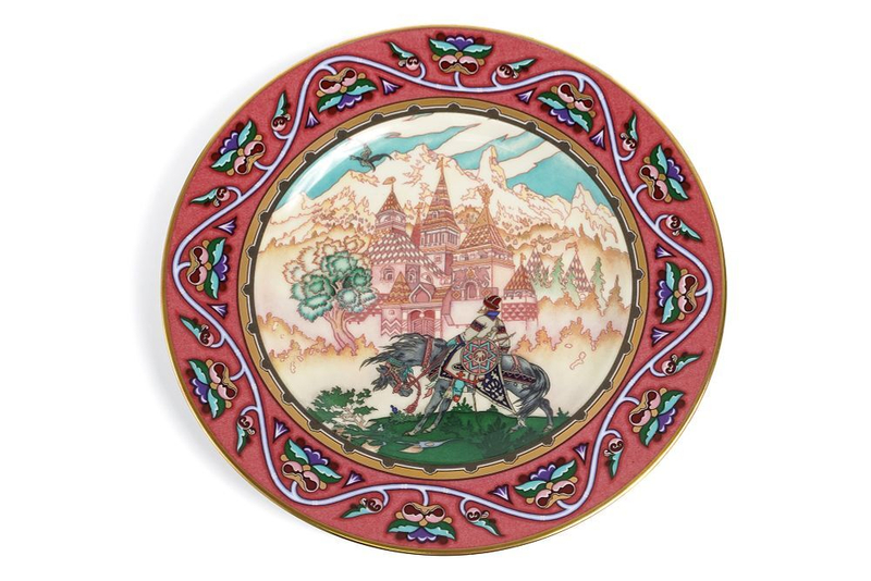 «Царевич Иван и Прекрасный Замок». Лимитированная декоративная настенная тарелка из серии «Русские сказки» с иллюстрацией из сказки «Марья Моревна» в оформлении Бориса Зворыкина