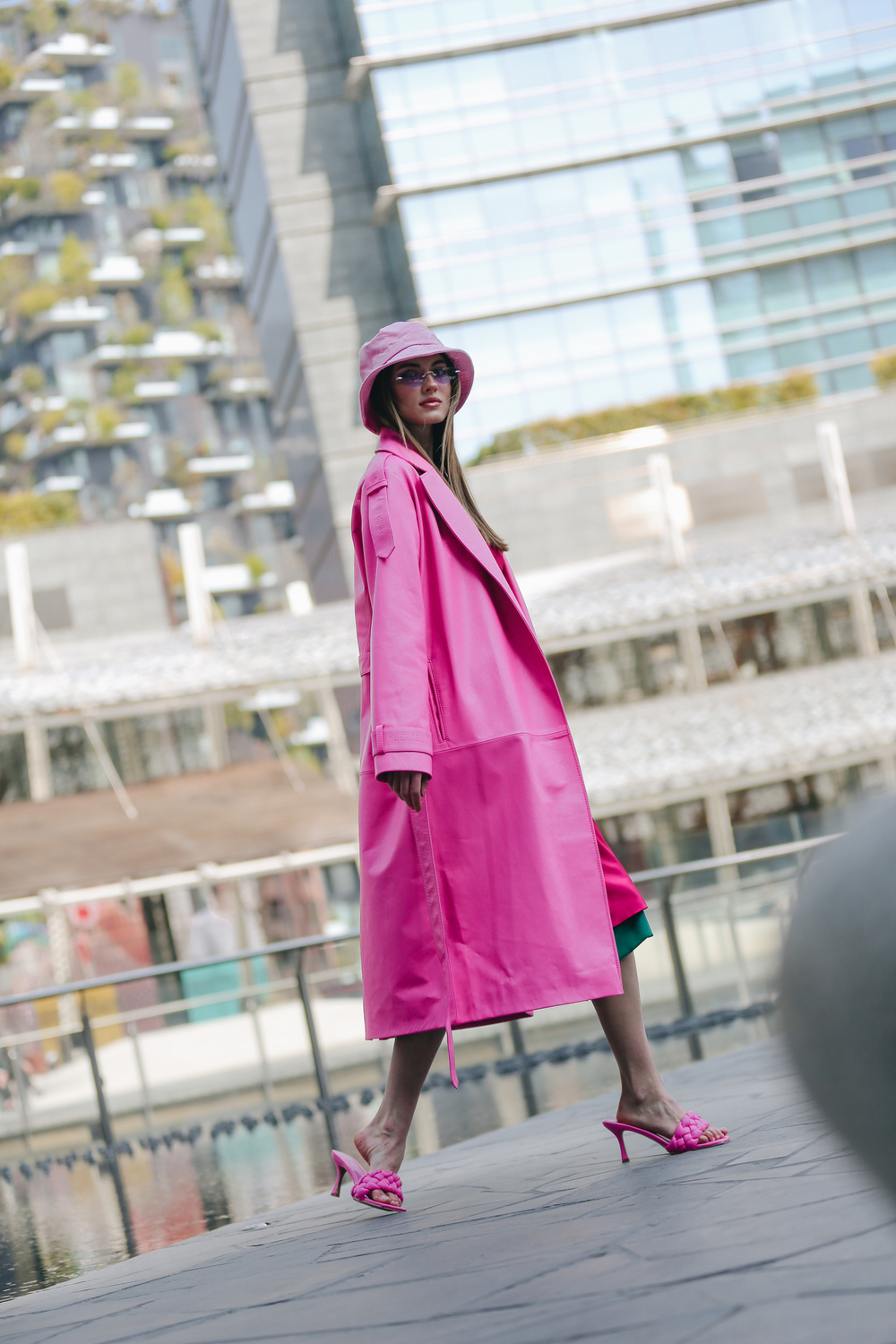 Тренч кожаный розовый