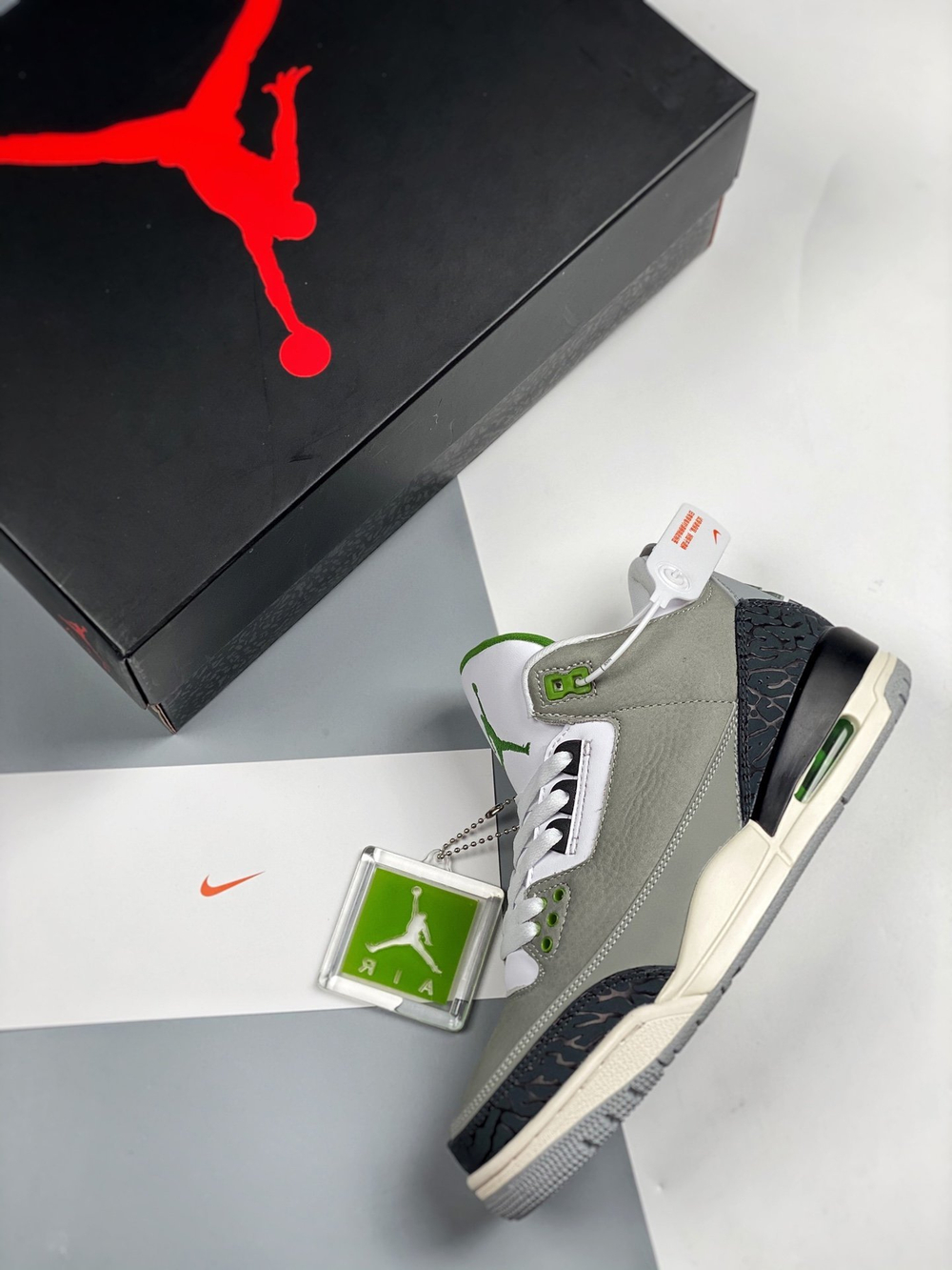 AIR JORDAN 3 RETRO CHLOROPHYLL LIGHT SMOKE GREY/CHLOROPHYLL-BLACK-WHITE