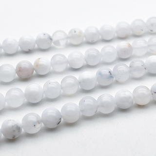 Опал белый бусины, диаметр 6,4-6,6 мм, цена за 14-15 шт (1/4 нити)