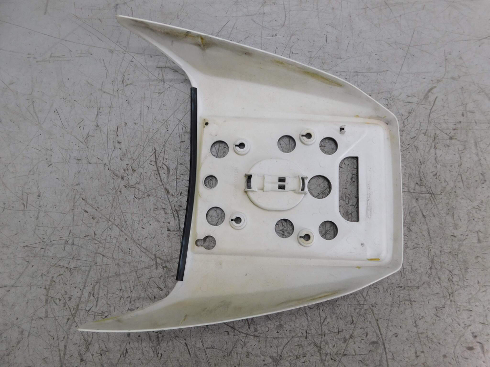 Пластик пассажирского сиденья Honda CB1300 SC54 SC62 77225-MFV-0000