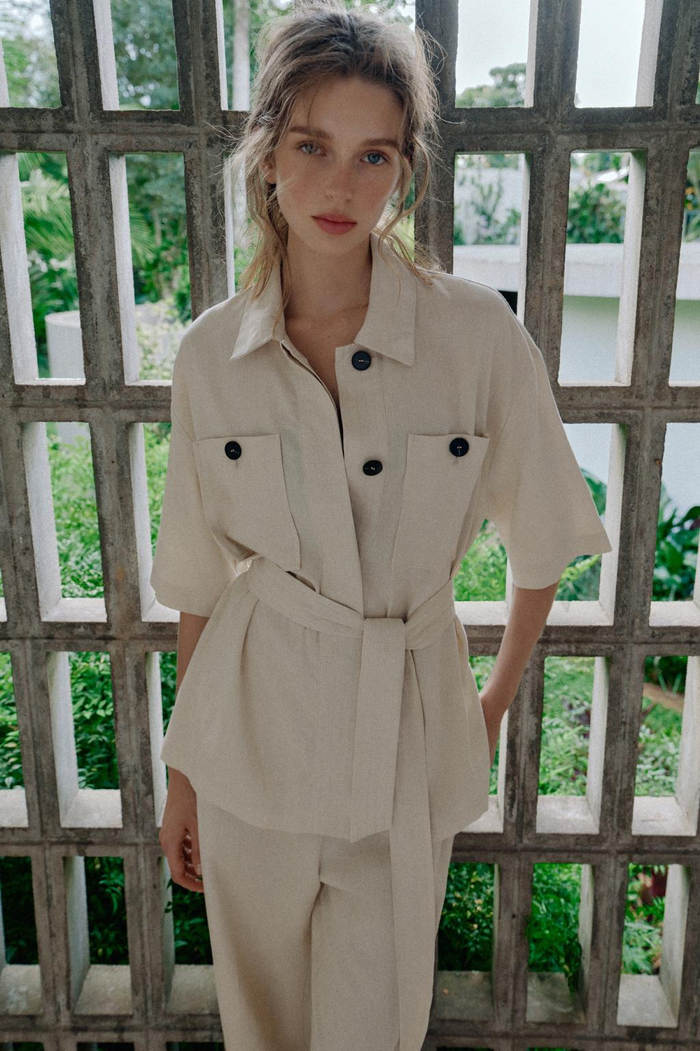 ZARA КУРТКА-САФАРИ ИЗ ЛЬНА С РЕМНЕМ, СВЕТЛО-БЕЖЕВЫЙ