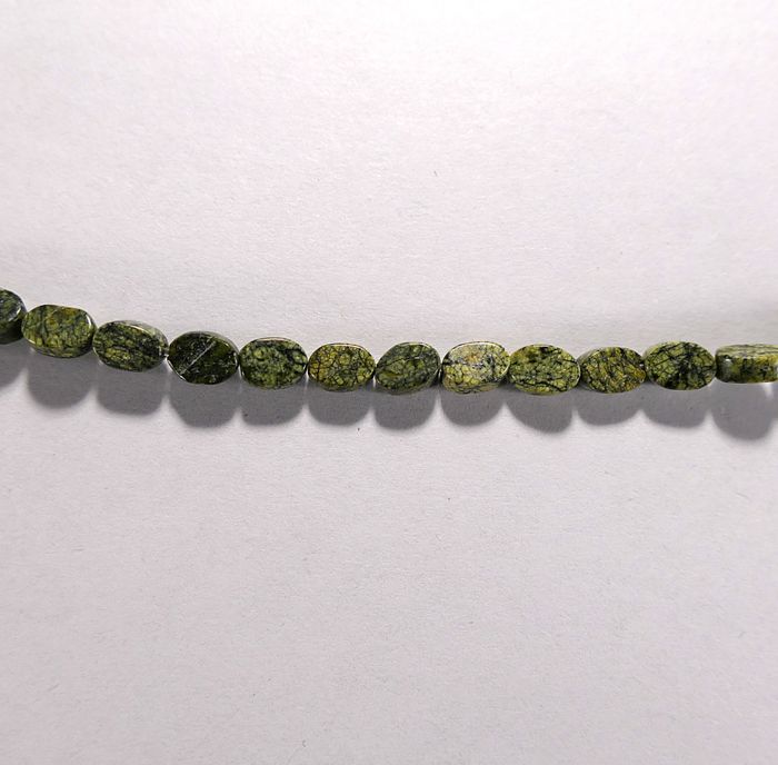 Бусина из змеевика, фигурная, 4x6 мм (овал плоский, гладкая)
