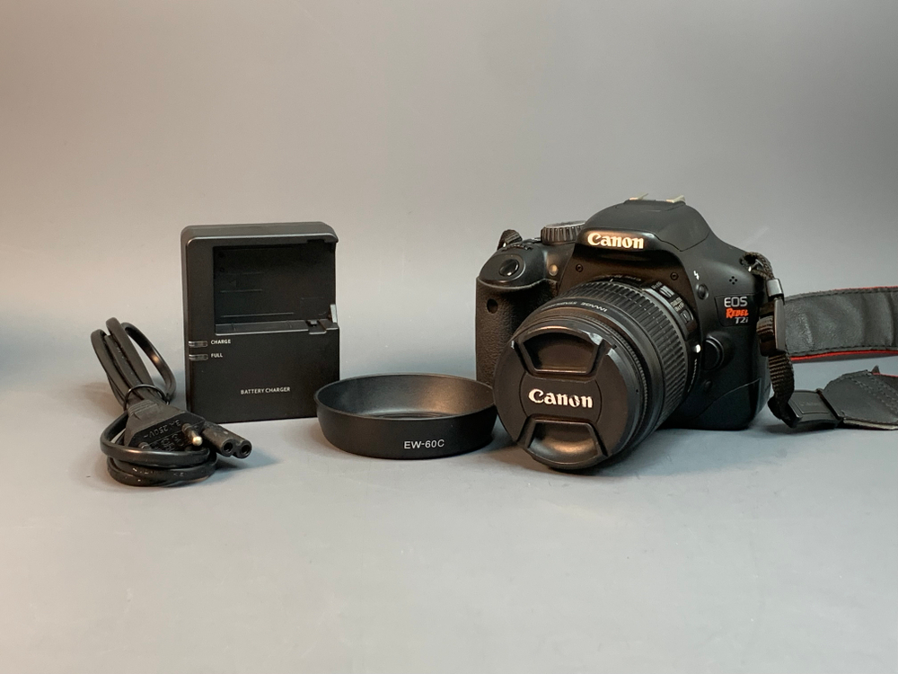 Canon EOS Rebel T2i kit 18-55mm f/3.5-5.6 IS 12.616 Кадров