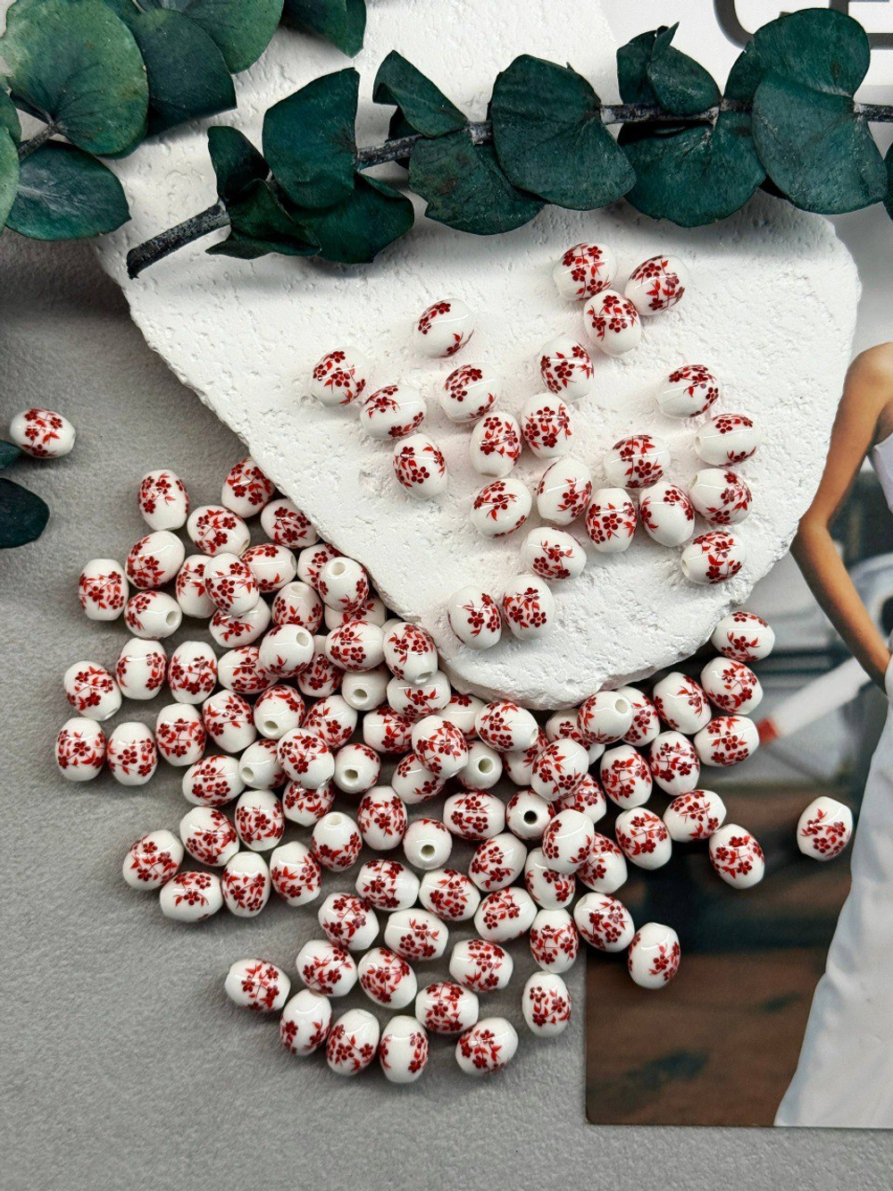 Керамические бусины, овал 8*10 мм, «Гжель», красный, 25 штук