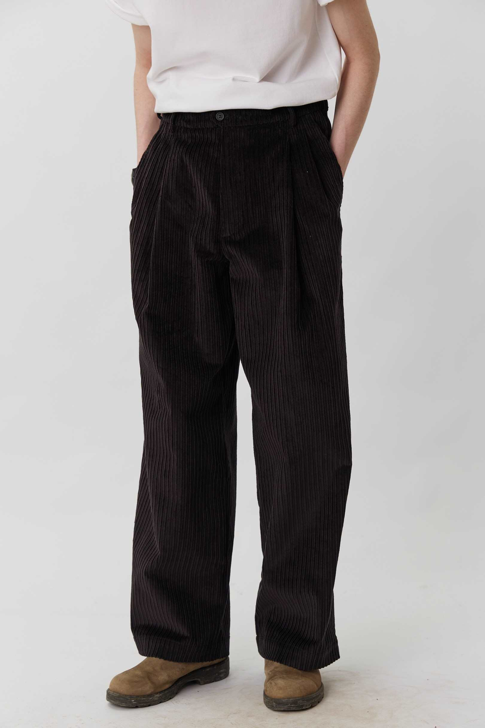 Брюки мужские со складками из черного вельвета