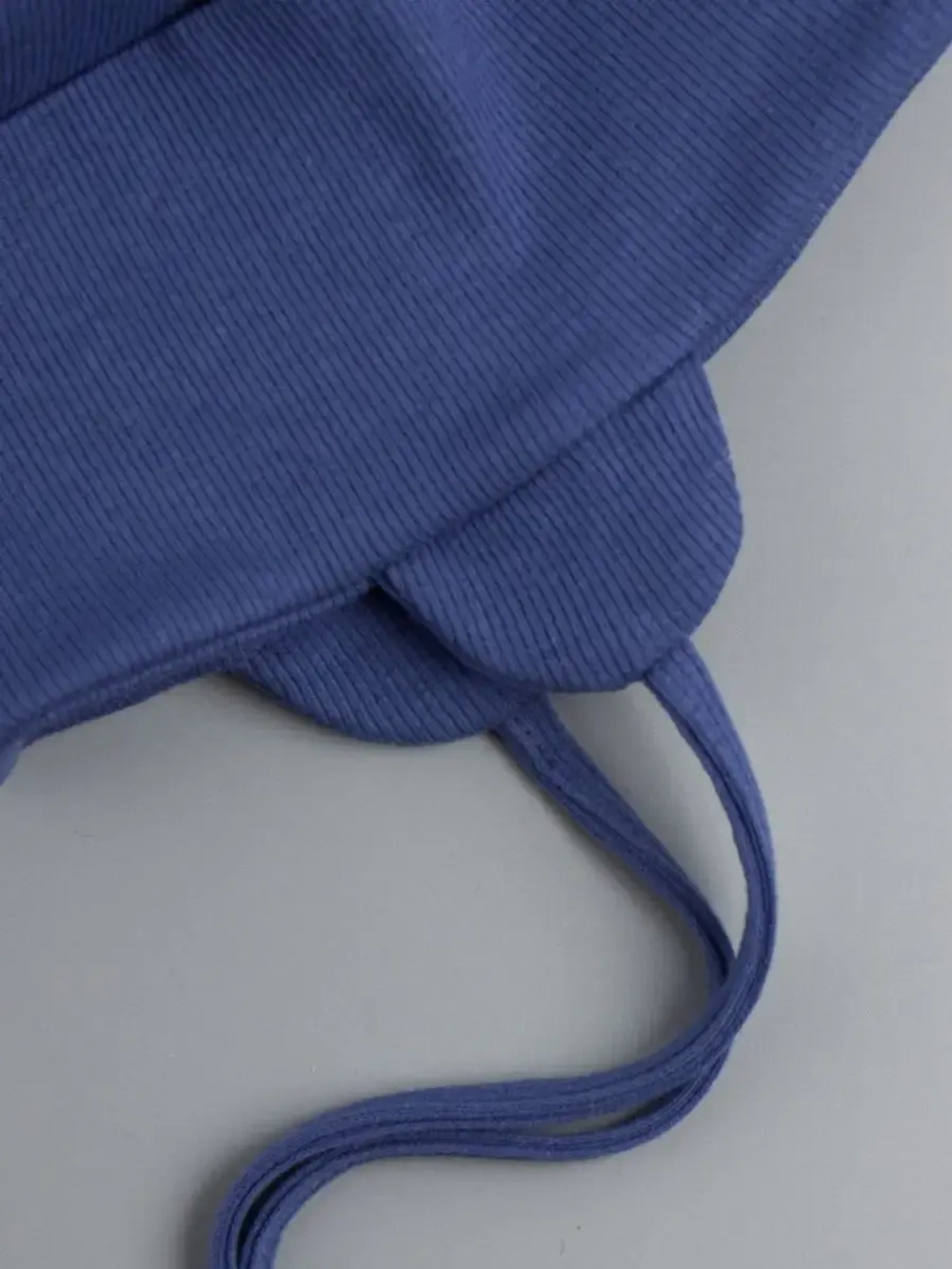 Шапка детская с ушками на завязках на осень