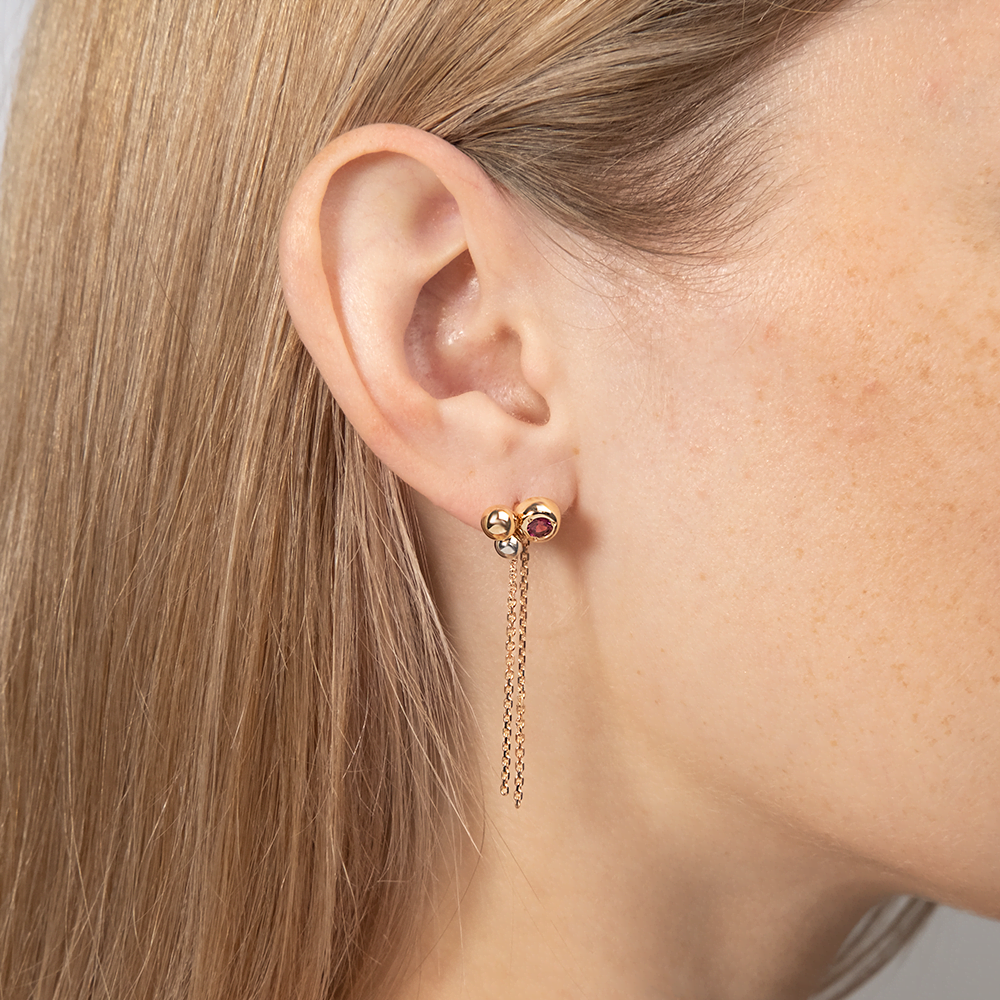 Серьги-пусеты «Кометы» из комбинированного золота с гранатом