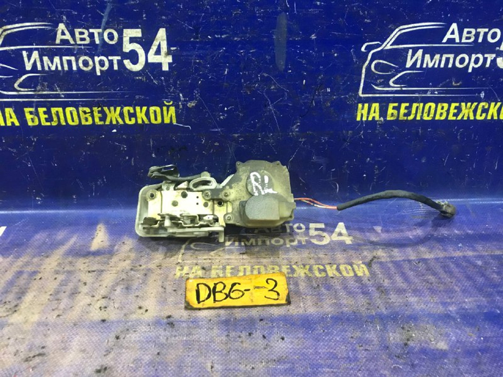 Замок двери задней левой Honda INTEGRA 2000