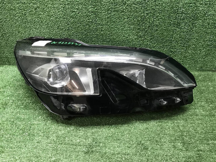 Фара правая Peugeot 3008 2 (2016-2020) LED
