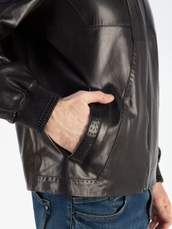 Кожаная куртка демисезонная с капюшоном