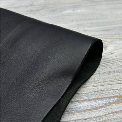 Прочная кожа для сумок, рюкзаков из Италии цвет черный артикул Vacchetta