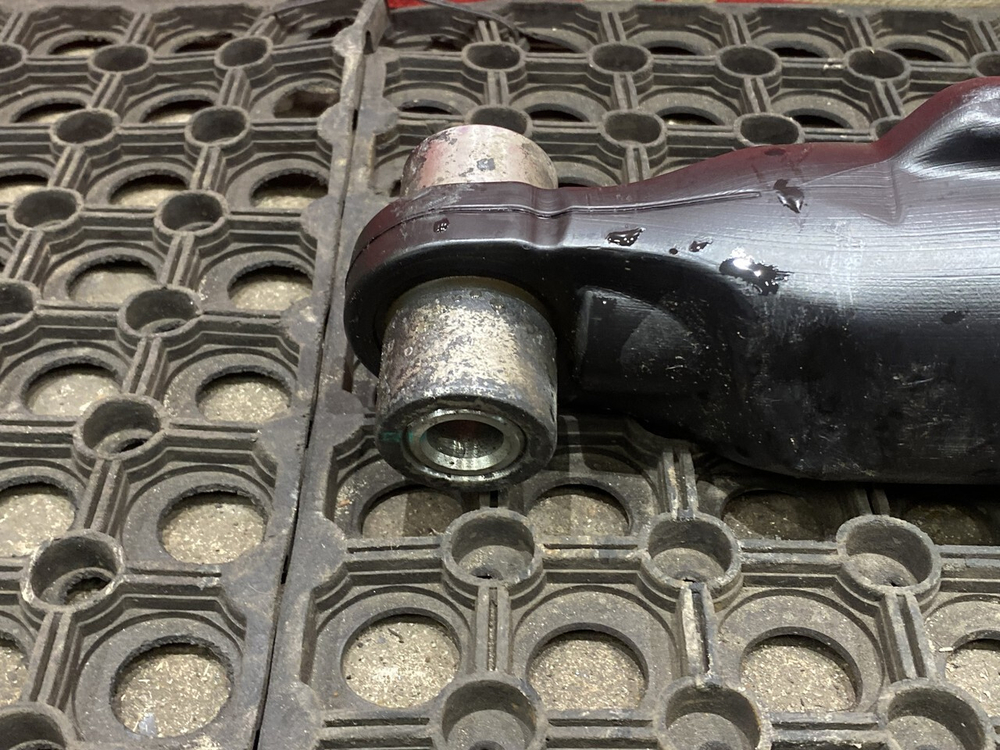 Цилиндр подъема кабины 2023г