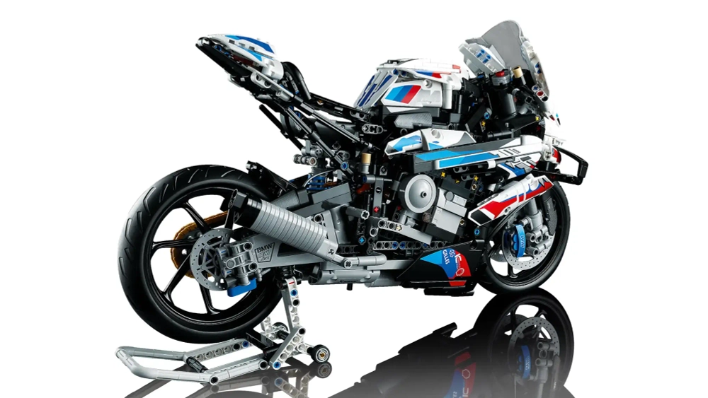 Конструктор LEGO Technic 42130 BMW M 1000 RR
