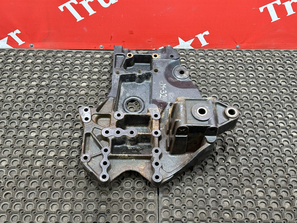 Кронштейн передней рессоры левый