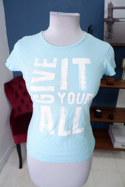 Футболка голубая с надписью 40-42 размер