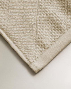 ZARA HOME БАННОЕ ПОЛОТЕНЦЕ С ДИАГОНАЛЬНЫМ УЗОРОМ, ЦВЕТ СЛОНОВОЦ КОСТИ