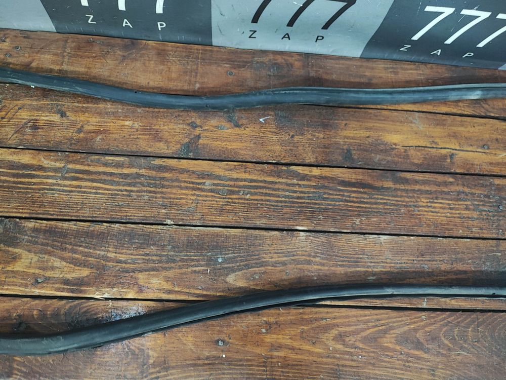 Уплотнитель двери передней правой Opel Insignia 08-17 Б/У Оригинал 13228153