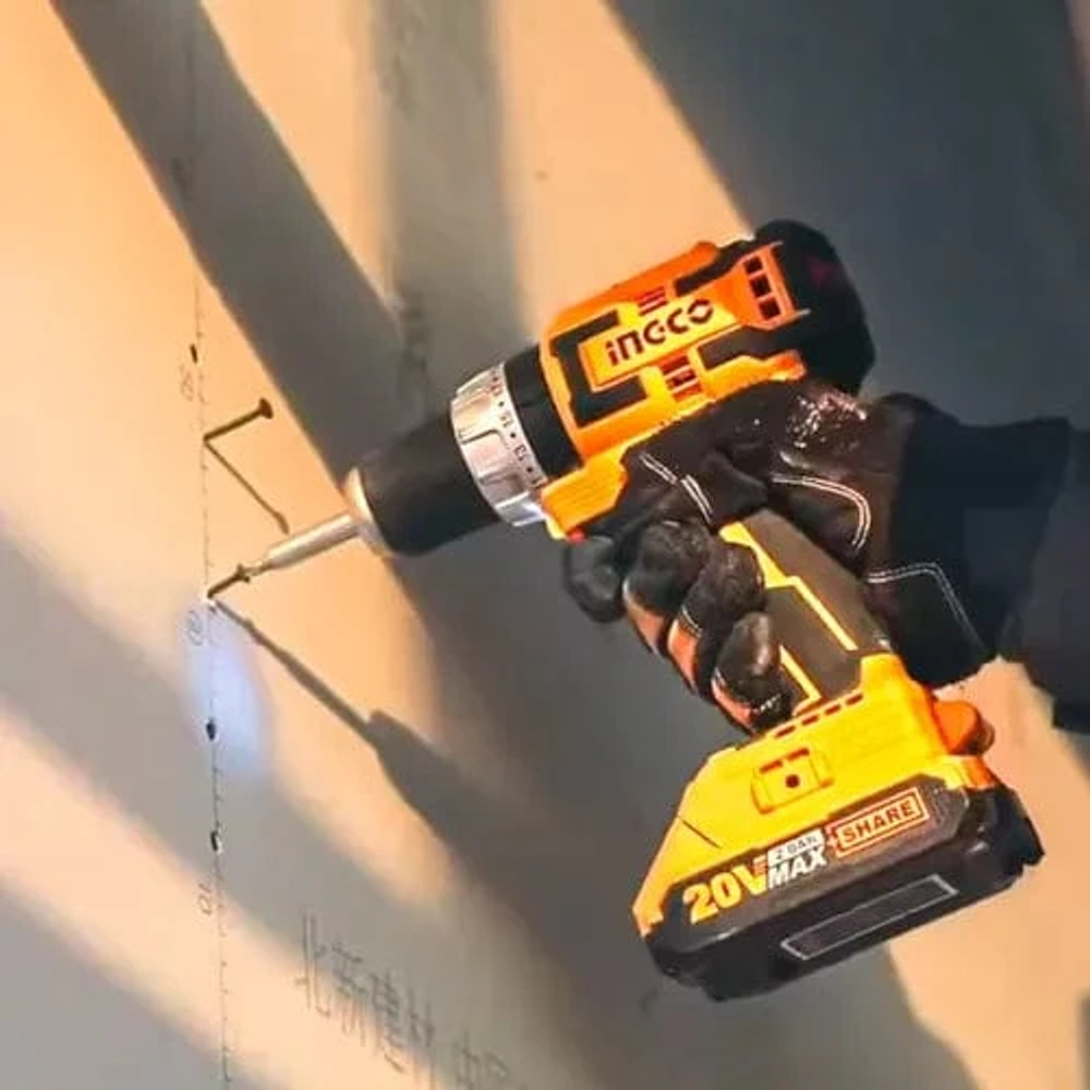 Аккумуляторный бесщеточный шуруповерт INGCO CDLI206021 INDUSTRIAL 20 В 60 Нм 22+1