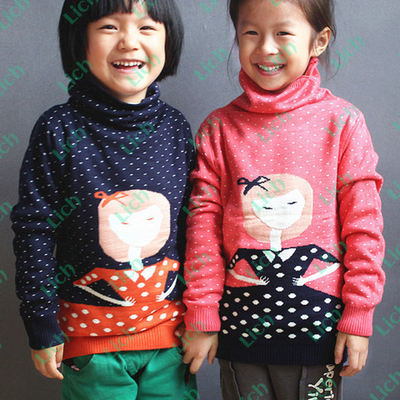 Свитер детский жаккардовой вязки с изображением девушки