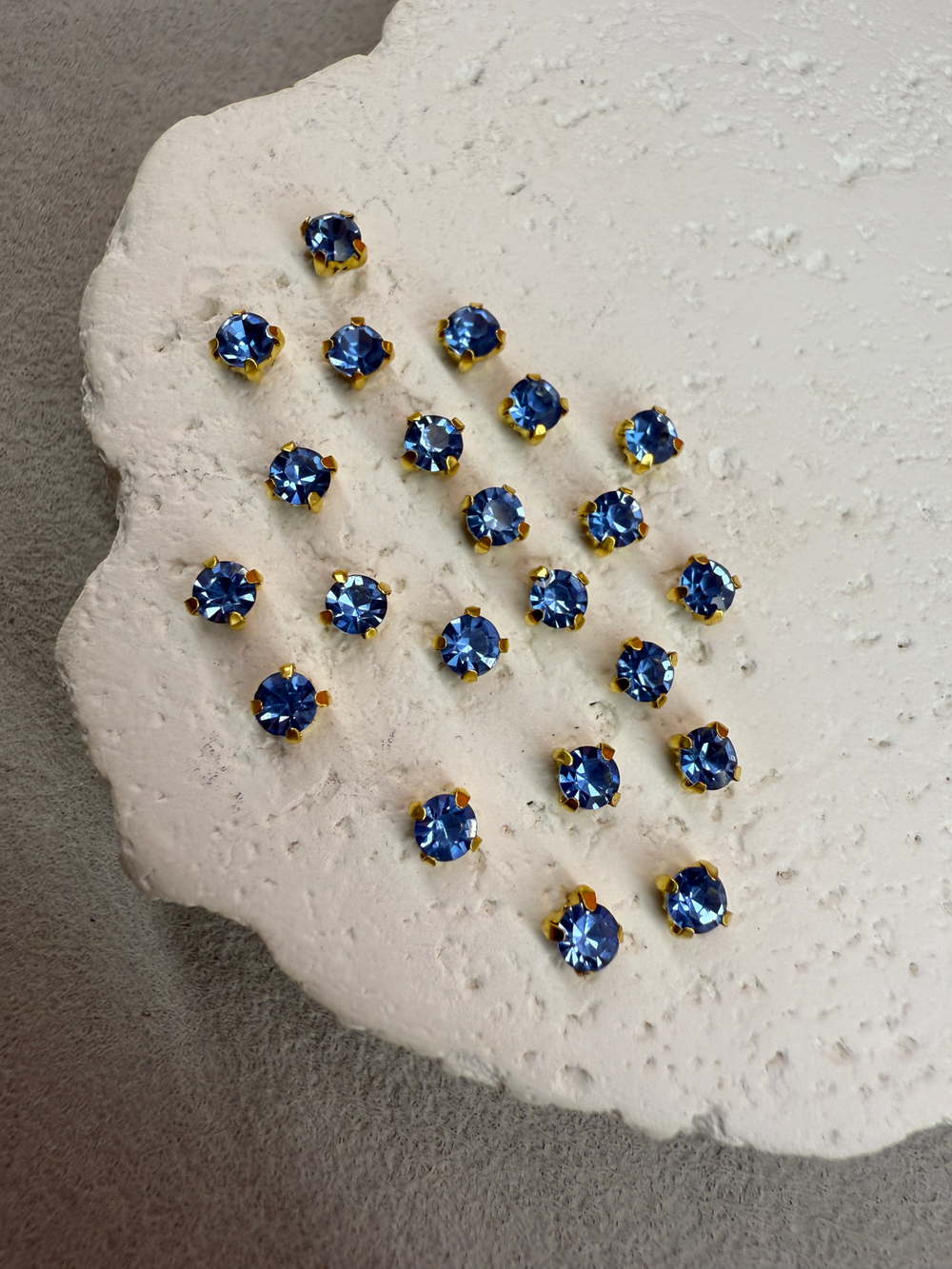 Шатоны 4 мм, Сапфир в золоте, 25 шт