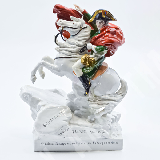 [Коллекционная статуэтка] Бонапарт на перевале Сен-Бернар. Фарфор, ручная роспись. Scheibe-Alsbach
