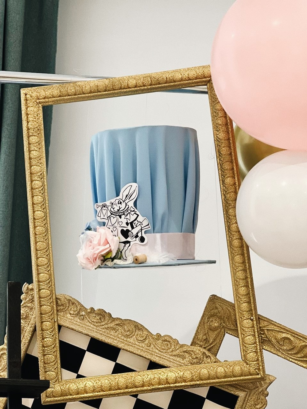 Alice in wonderland (home party)
