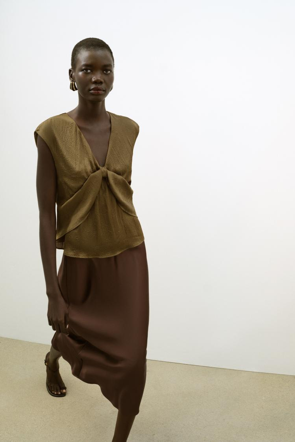 ZARA АТЛАСНЫЙ ТОП С УЗЛОМ, ХАКИ