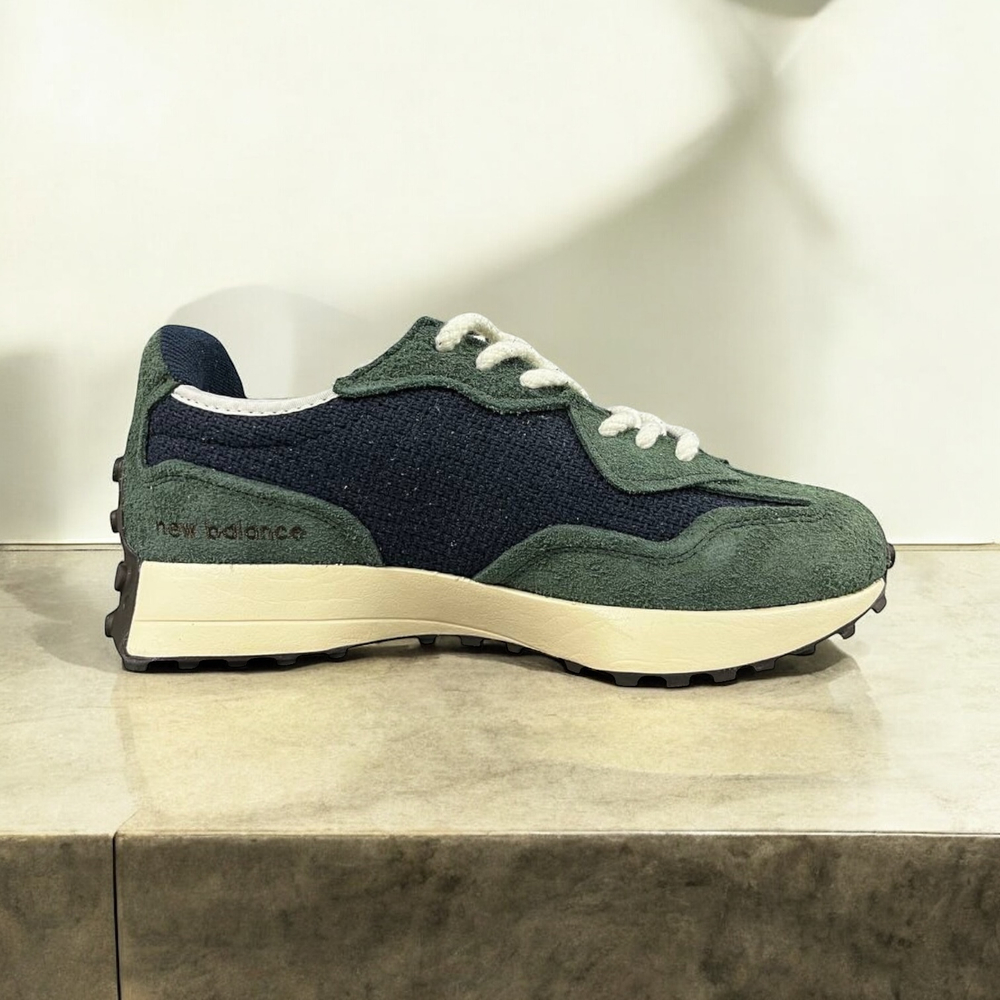 New Balance 327 • Green