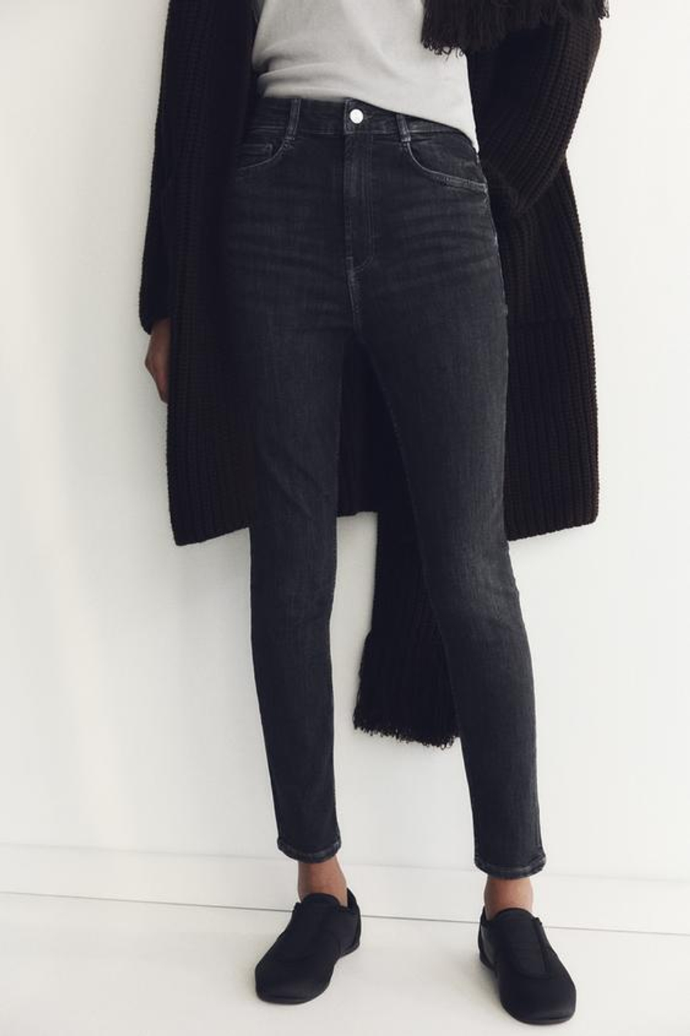 ZARA МОДЕЛИРУЮЩИЕ ДЖИНСЫ TRF С ВЫСОКОЙ ПОСАДКОЙ, СЕРЫЙ