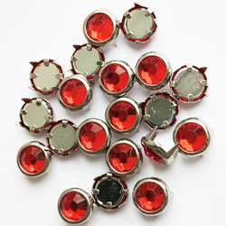 Клепки декоративные 8мм (20 шт) с красными кристаллами, под серебро, с цапами, для рукоделия.