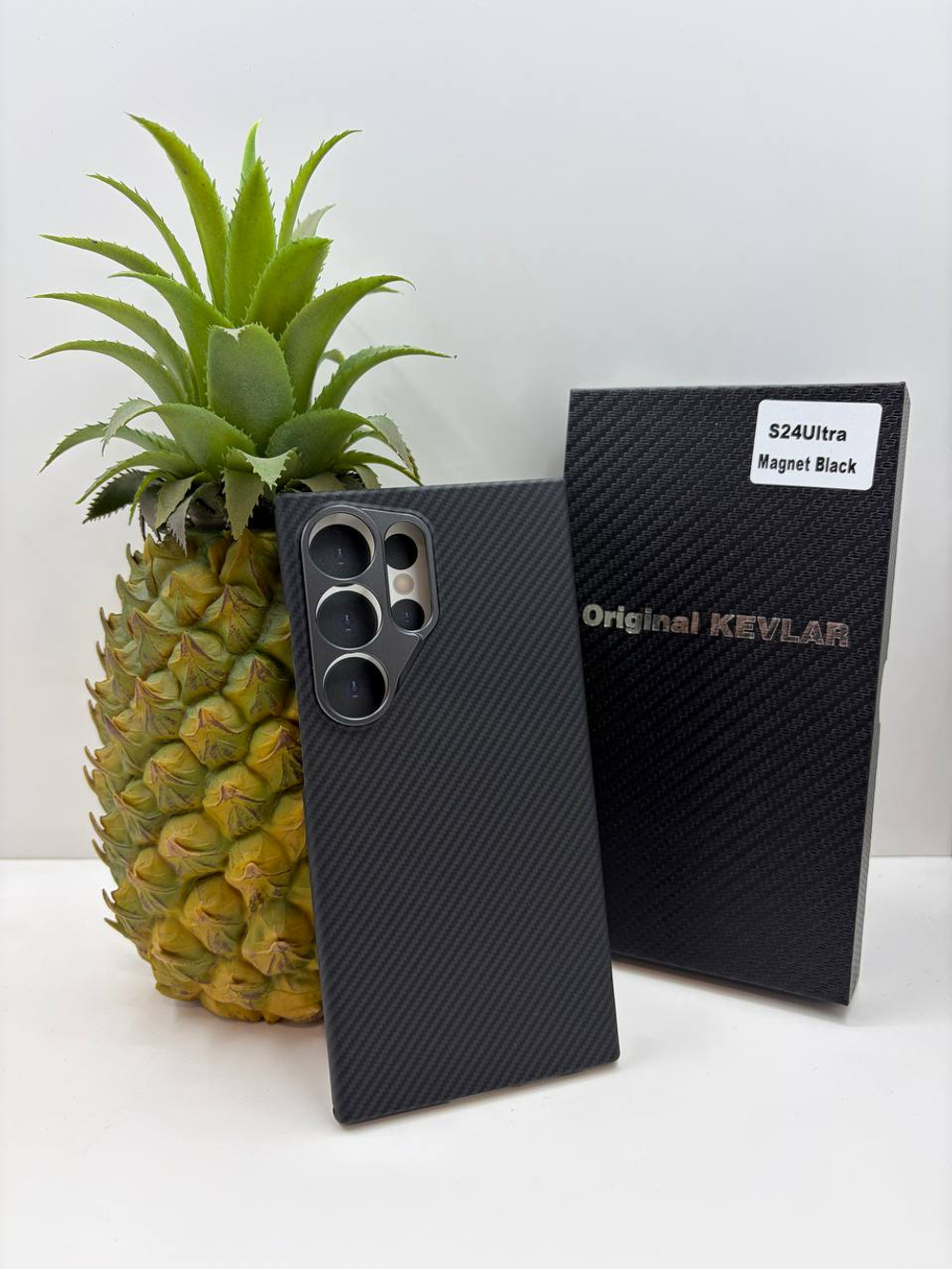 Оригинальный карбон для iPhone 16