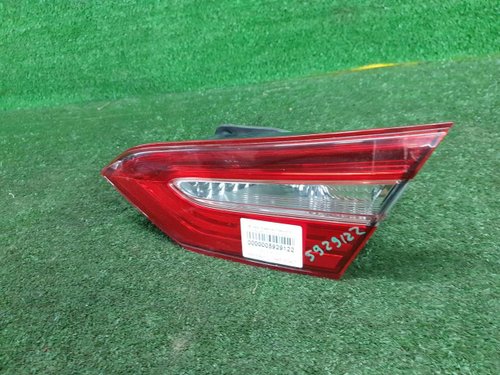 Фонарь правый внут Toyota Camry xv70 17-нв галоген