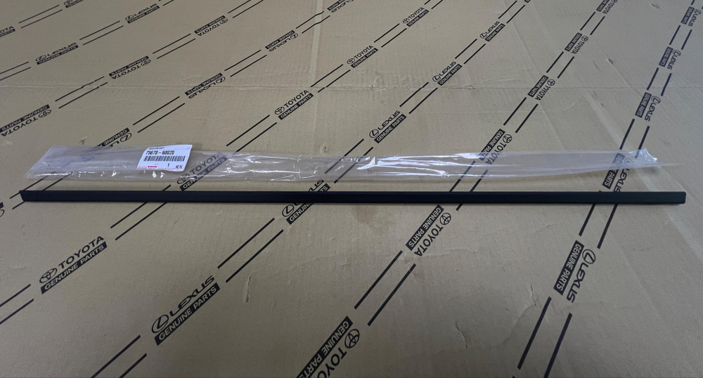 Молдинг левого крыла LC80 TOYOTA 7567060020