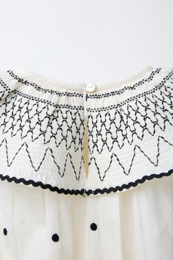 ZARA ПЛАТЬЕ С ВЫШИВКОЙ, ЖЕЛТОВАТО-БЕЛЫЙ