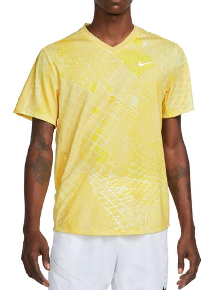 Мужская теннисная футболка Nike Court Dri-Fit Victory Novelty Top - saturn gold/white