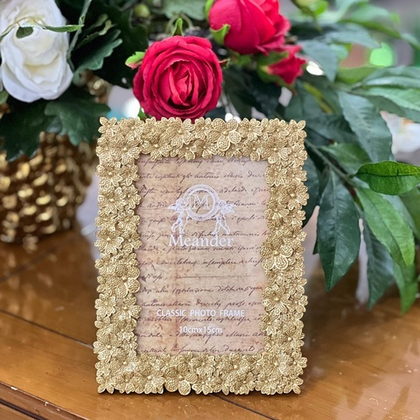 Рамка для фото 10х15 см Цветы золотистая