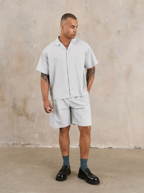 Серый хлопковый костюм Heathen с шортами и брюками
