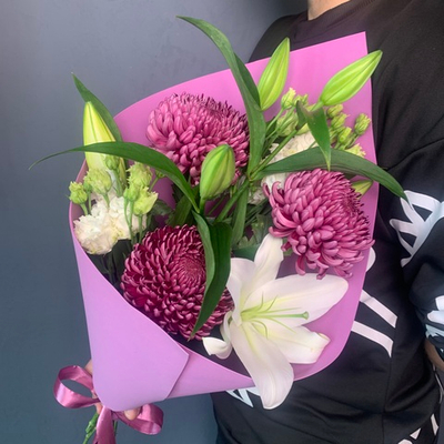 Букет "Фатеж" хризантема Бигуди и лилия