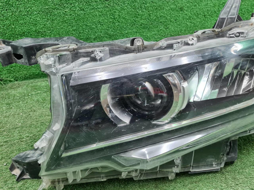 Битая Фара левая Toyota LC Prado 150 (17-нв) LED